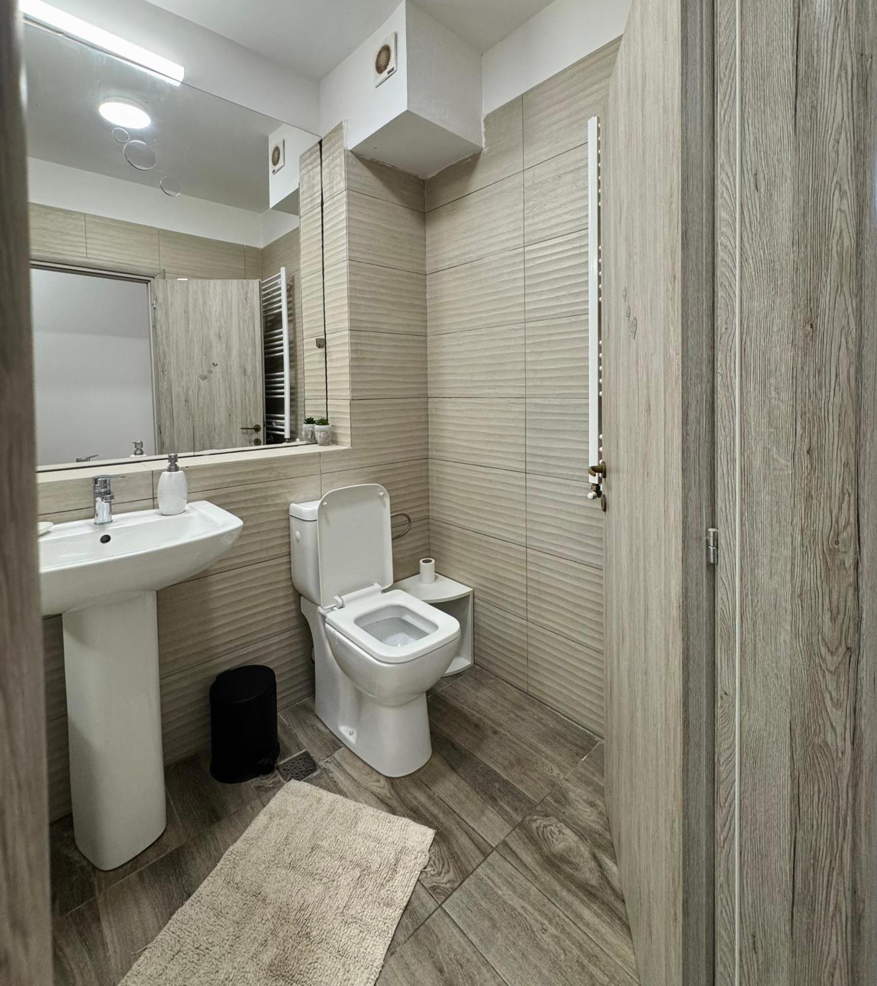 Apartment Solar D3, Private Parking, One Bedroom Bucarest Esterno foto