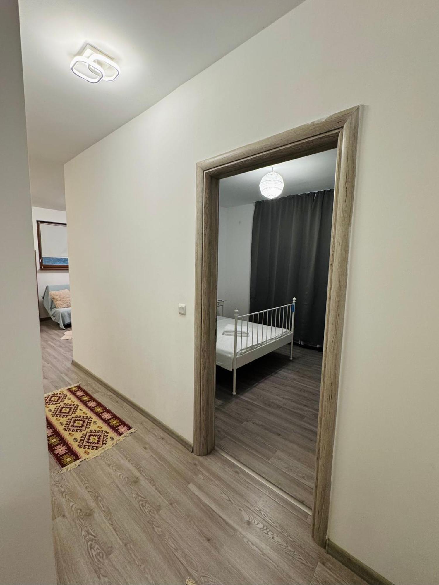 Apartment Solar D3, Private Parking, One Bedroom Bucarest Esterno foto