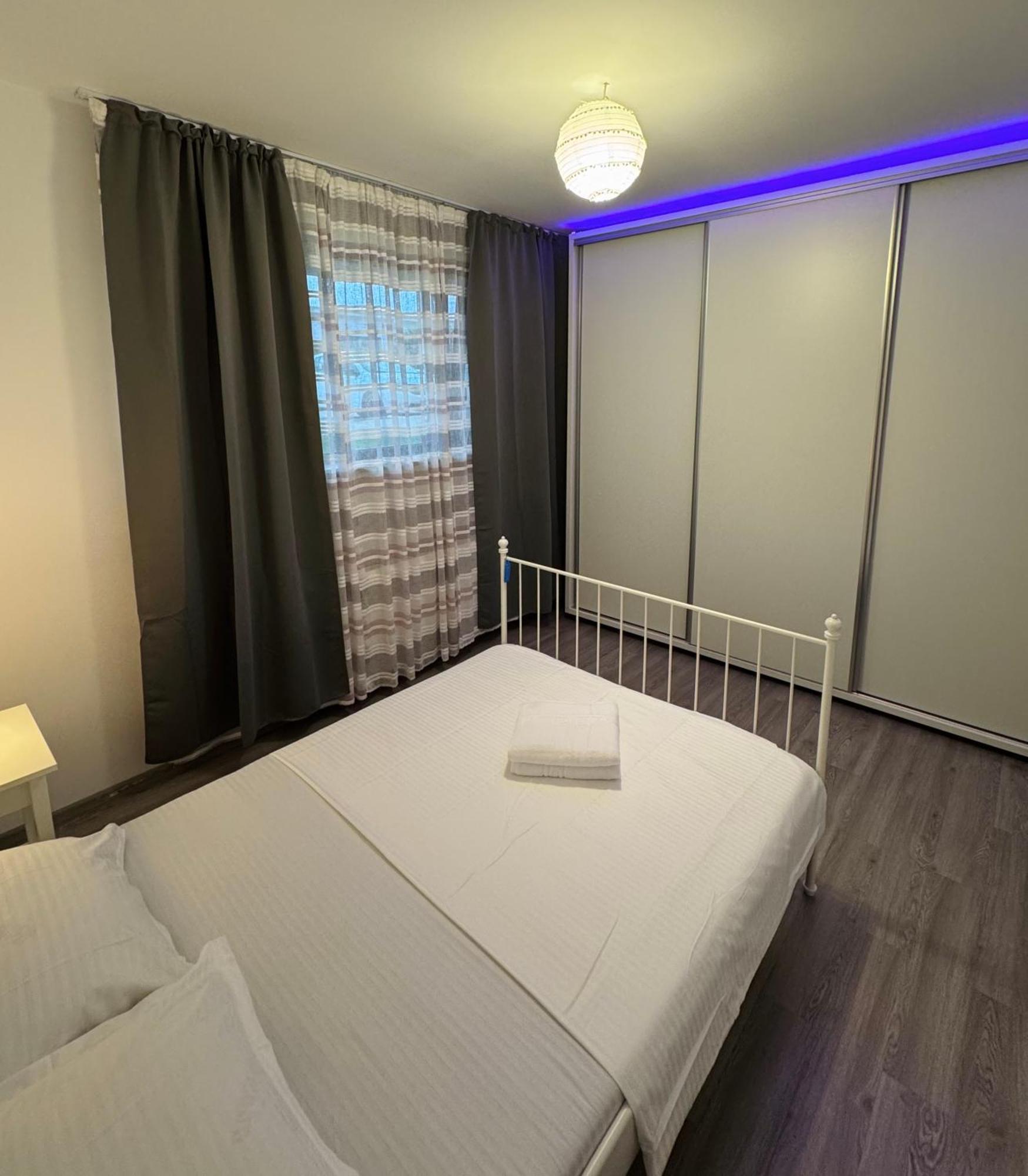 Apartment Solar D3, Private Parking, One Bedroom Bucarest Esterno foto