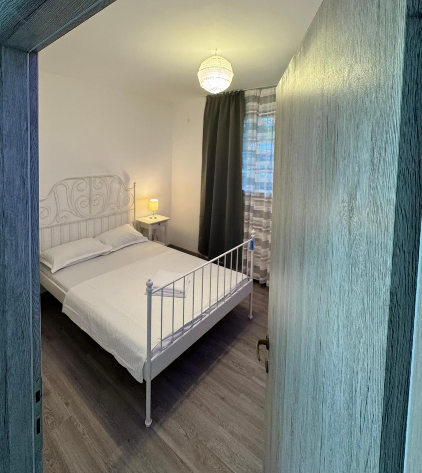 Apartment Solar D3, Private Parking, One Bedroom Bucarest Esterno foto